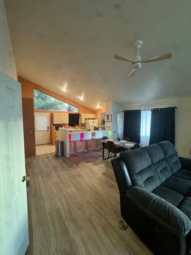 Building Photo - 93 Morning Sun Dr