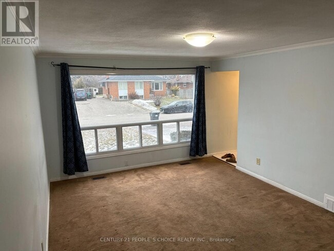 Building Photo - 33 Ashwood Crescent