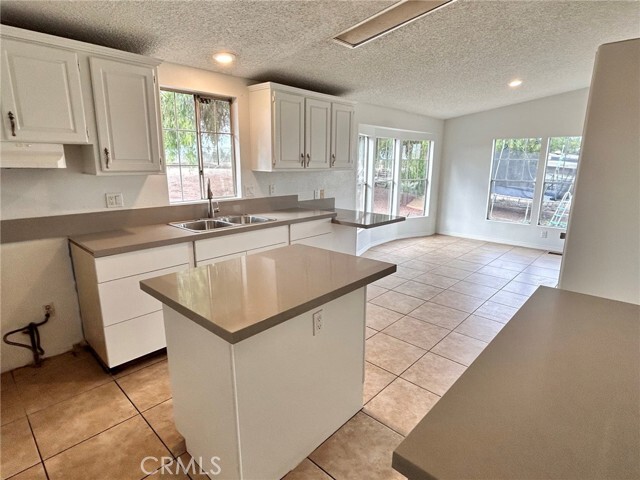 Foto del edificio - 21721 Orange Ave