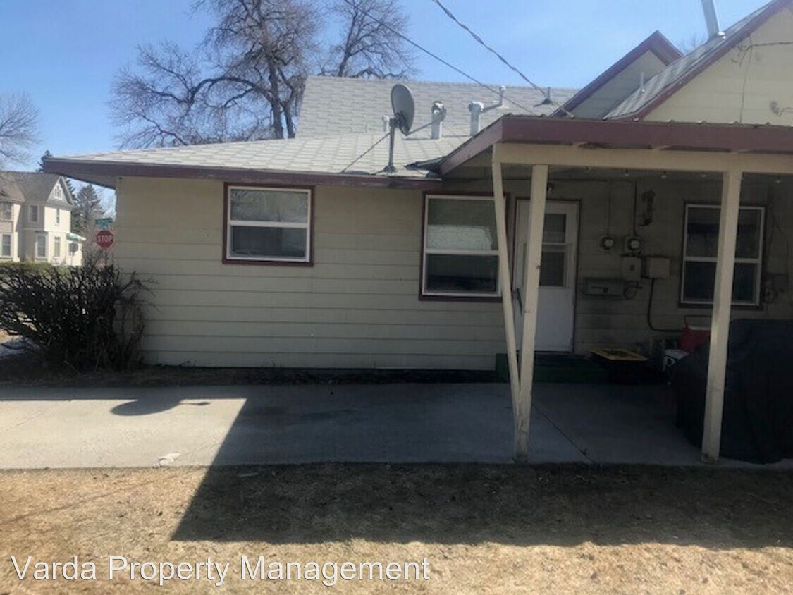 Primary Photo - 301 S Willson Ave