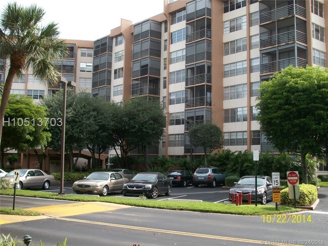 Building Photo - 1350 St Charles Pl