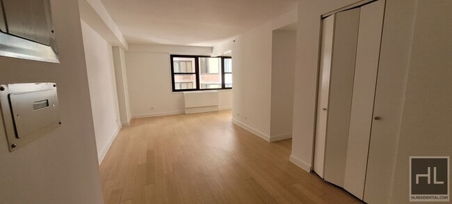 Building Photo - East 39th Street