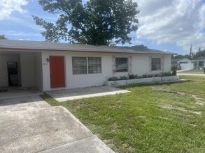 Building Photo - 2410 SW 44th Ave