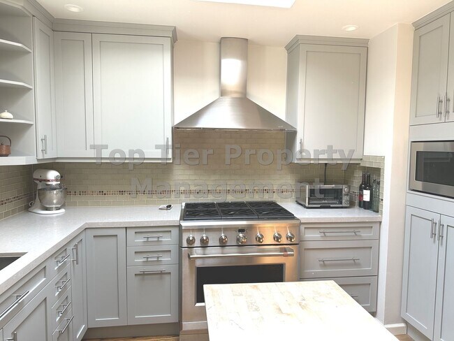 Foto del edificio - Beautiful 4 Bed, 2 Bath, 2,166 sqft Lafaye...