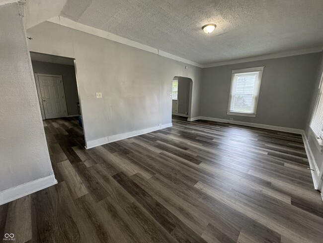 Building Photo - 1051 N Mount Street