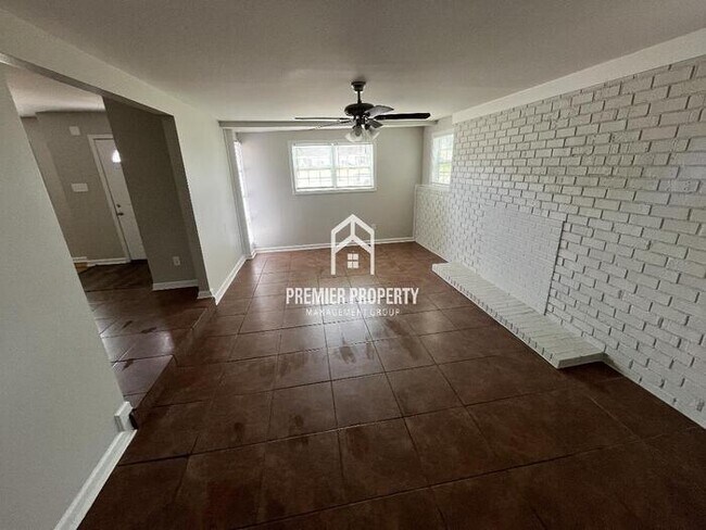 Foto del edificio - 934 E Holmes Rd