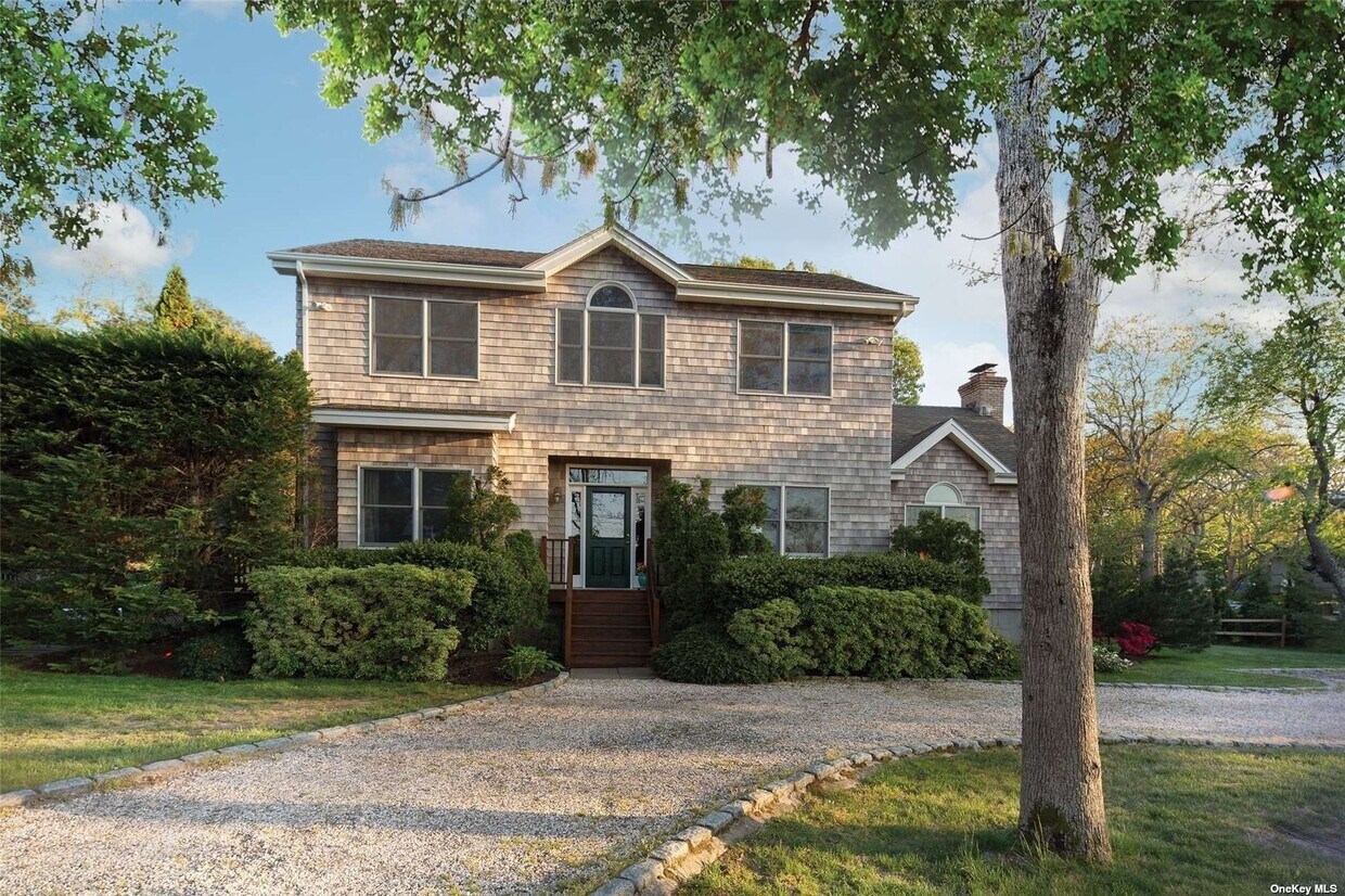 48 Oakhurst Rd, Hampton Bays, NY 11946 House for Rent in Hampton Bays