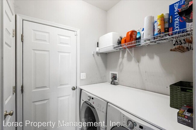 Building Photo - 4 br, 3.5 bath House - 1 Denton Court
