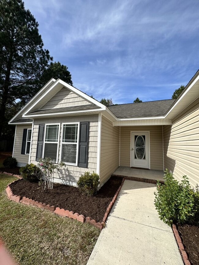 Foto del edificio - Beautiful 3 Bedroom, 2 Bath Home in Hubert...