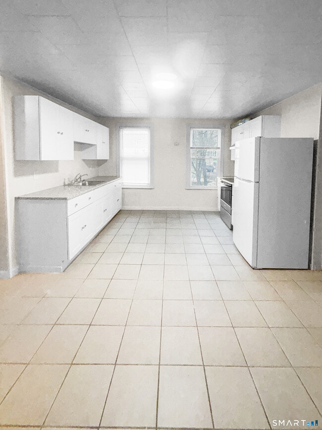 Building Photo - 1235 Bank St