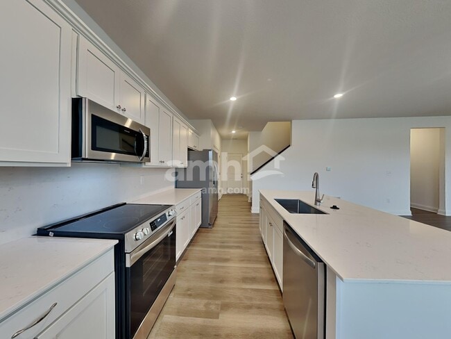 Building Photo - 9139 Henley Ave