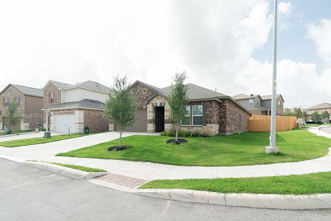 Foto del edificio - "One-Story Kendall Home on a Corner Lot"