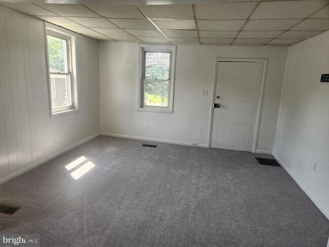Building Photo - 4 Tressler Rd