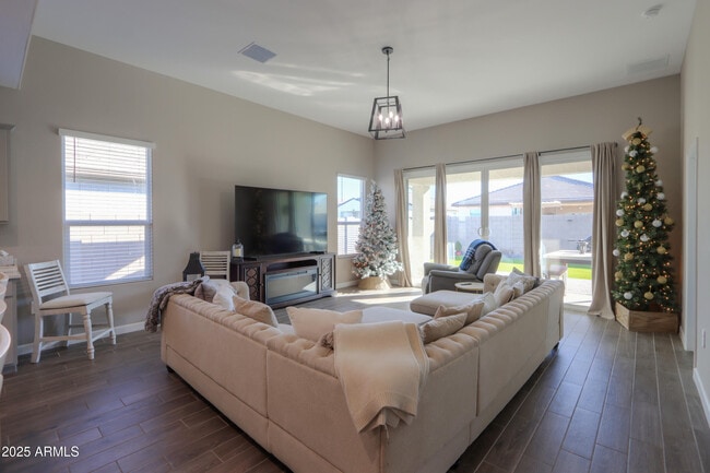 Foto del edificio - 44583 W Palo Olmo Rd