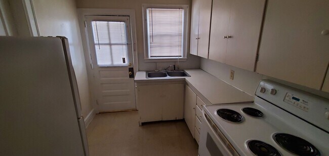 Foto del edificio - 1028 Willowbrook Dr