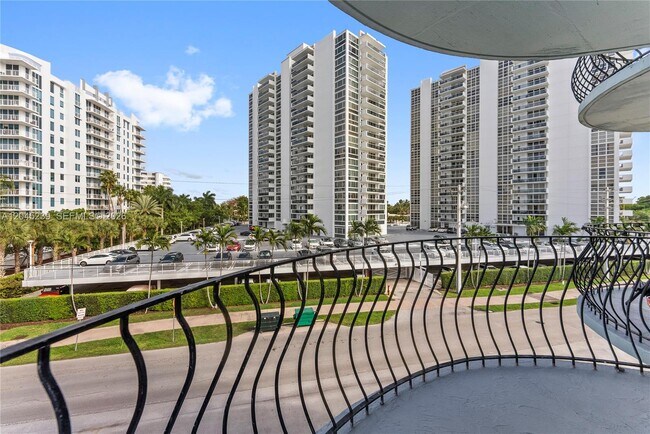 Foto del edificio - 3250 NE 28th St