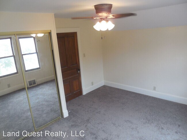 Building Photo - 2 br, 1 bath Apartment - 4403 17th Ave.