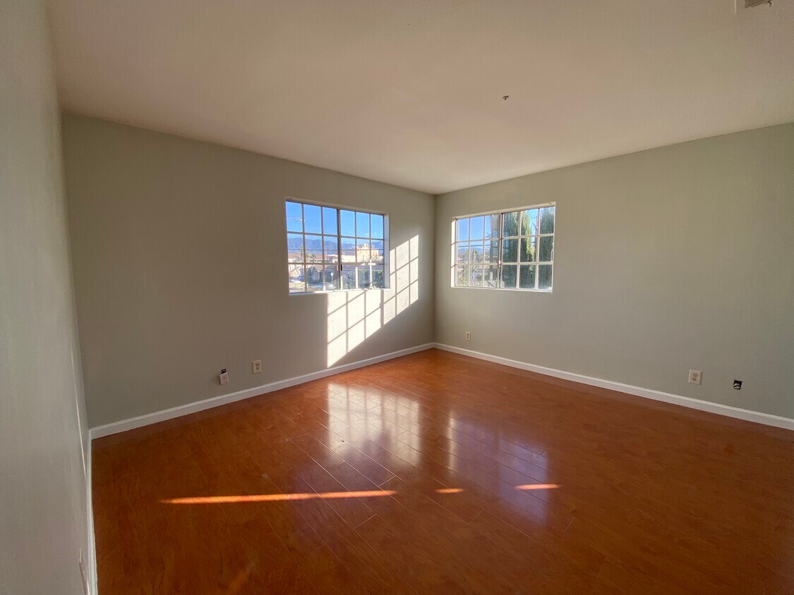 Master Bedroom - 100 W Live Oak St