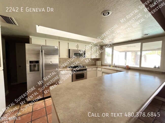 Foto del edificio - 2242 E Geneva Dr