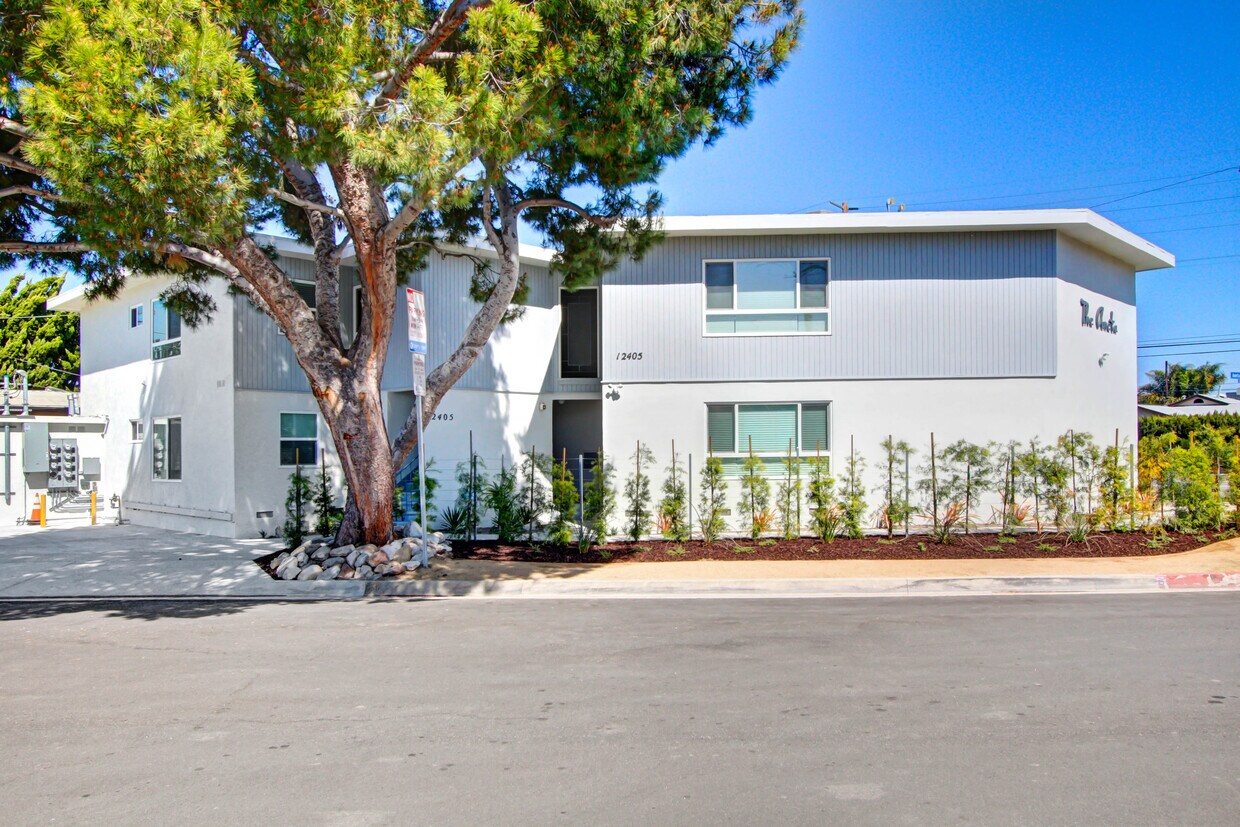 Primary Photo - 12405 Aneta St