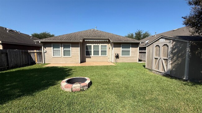 Foto del edificio - 15110 Sierra Ridge Dr