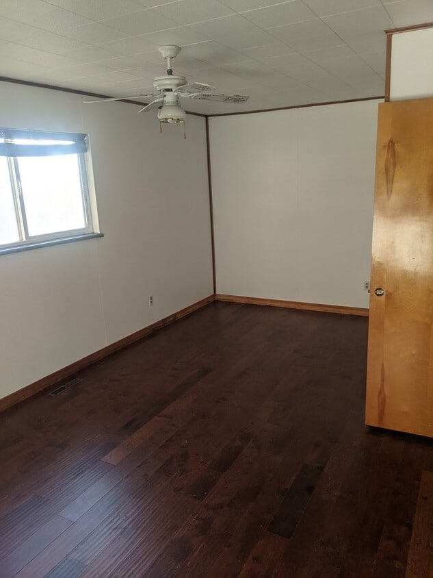 Building Photo - 1065 Sullivan Dr