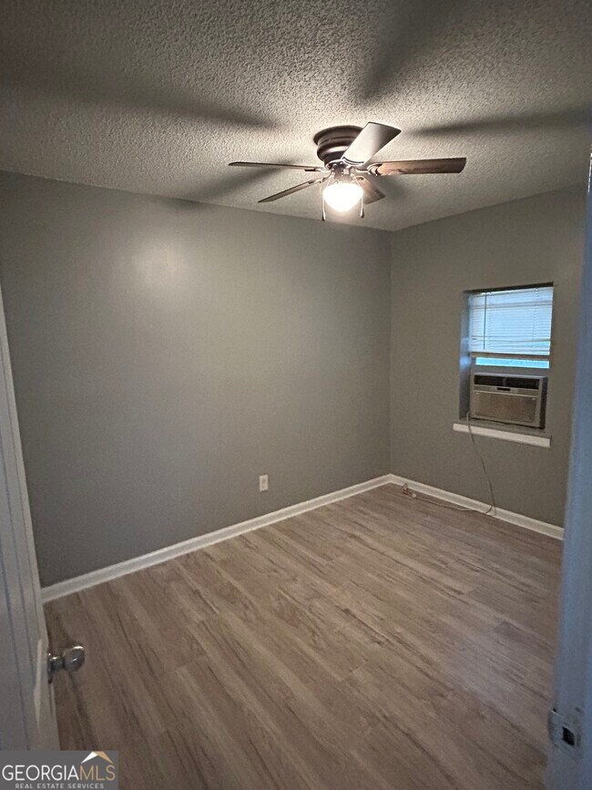 Foto del edificio - 2062 Mutual Ave