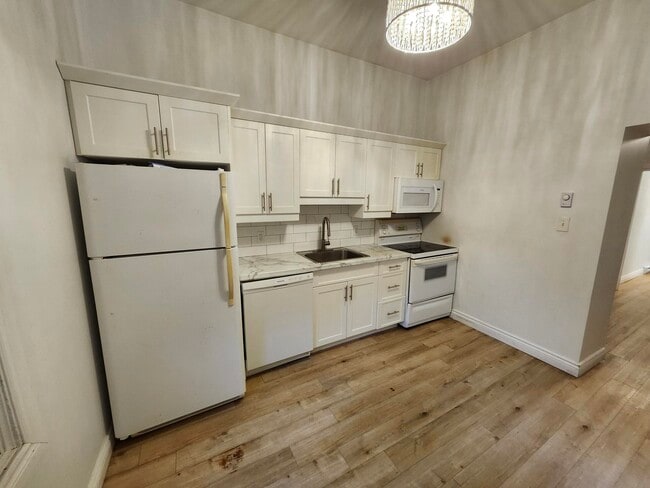 Building Photo - 55 Carmarthen St