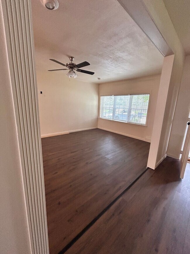 Building Photo - Newly Remodeled Home in the Heart of Baton...