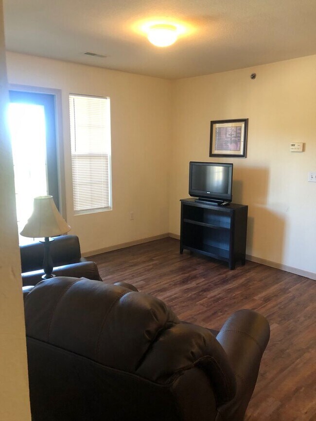 Foto del edificio - Ideal Location! Recent Remodel!