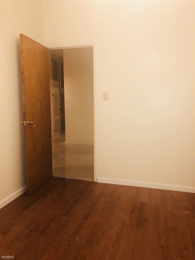 Foto del edificio - 6068 Gates Ave