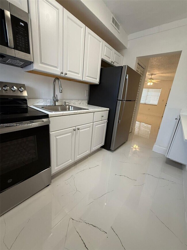 Foto del edificio - 3401 SW 9th Terrace