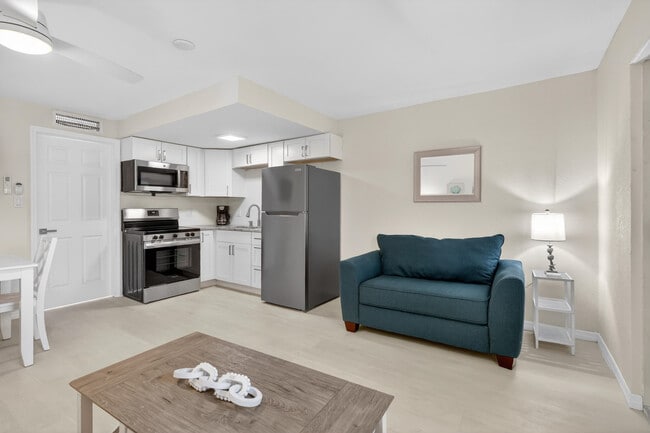 Building Photo - 2305 Tamarind Dr