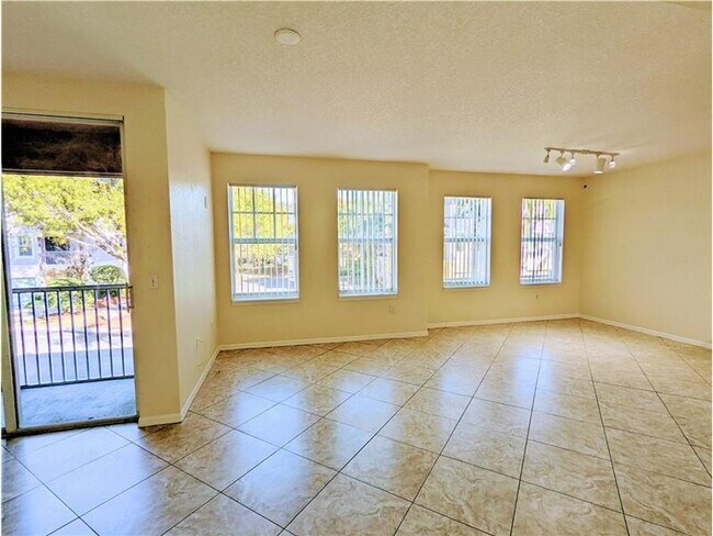 Foto del edificio - 6558 W Sample Rd