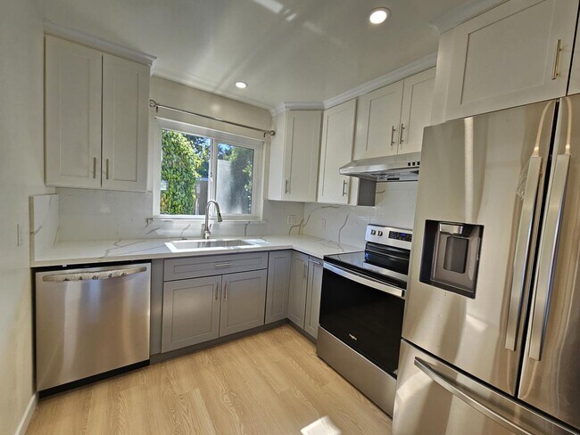 Building Photo - 2055 Aldengate Way