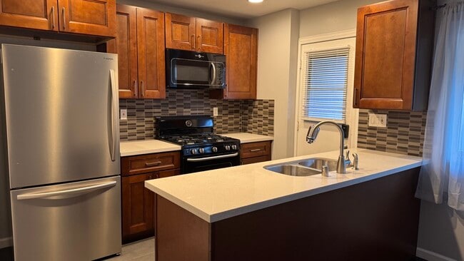 Building Photo - 340 Pacific St