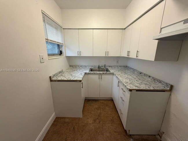 Building Photo - 12605 NE 13th Ave