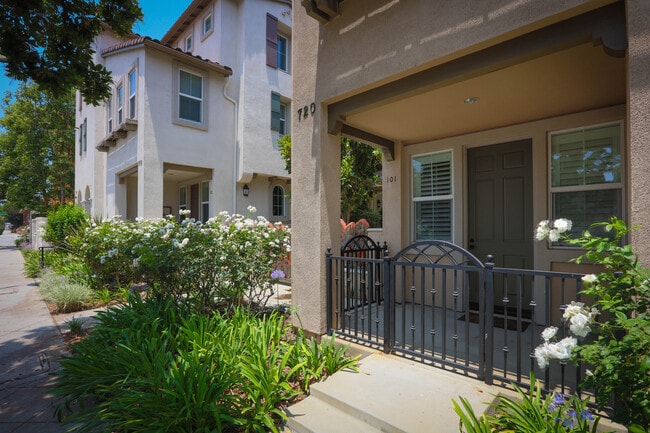 Building Photo - 720 S San Fernando Blvd
