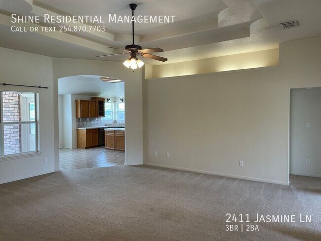 Foto del edificio - 2411 Jasmine Ln