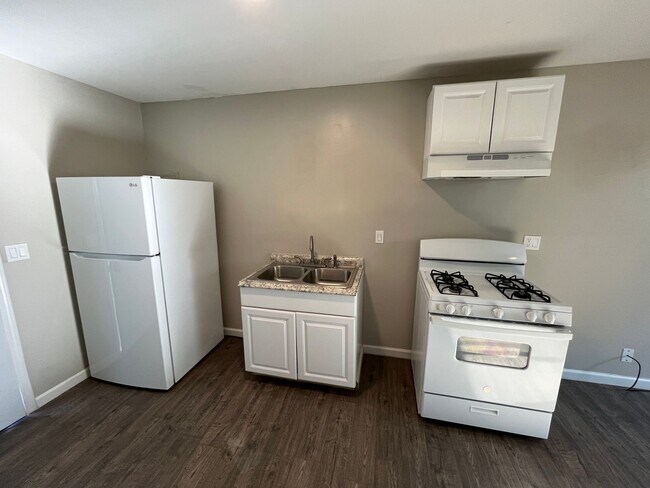 Foto del edificio - Cozy Studio in Porterville, Apply Now!