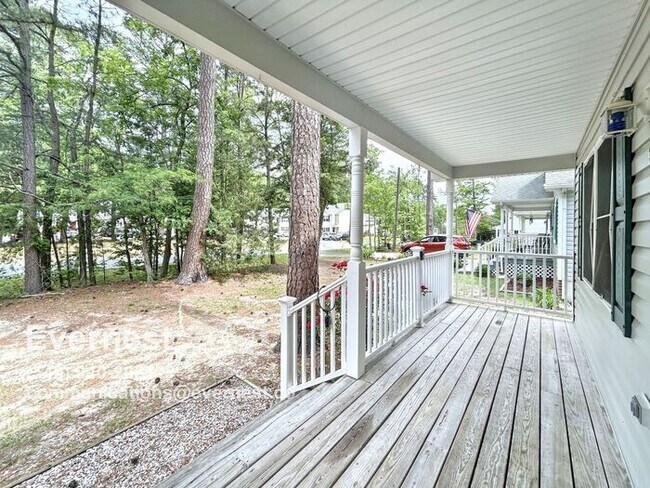 Foto del edificio - 3-Bedroom, 2-Bathroom Home in Convenient L...