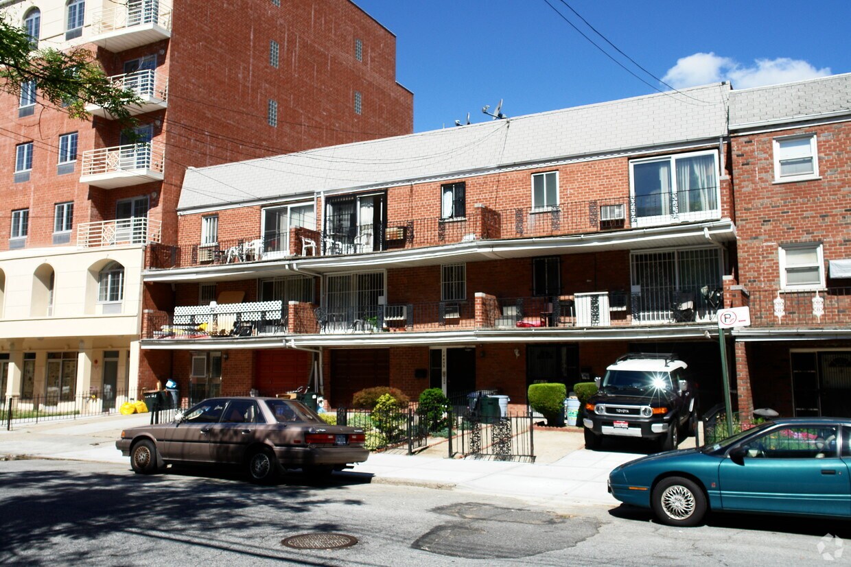 Foto del edificio - 14453-14457 Barclay Ave
