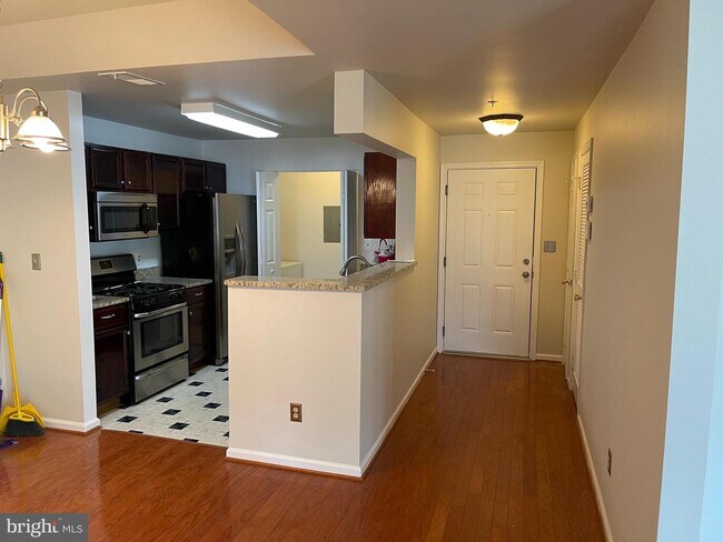 Building Photo - 8095 Lacy Dr