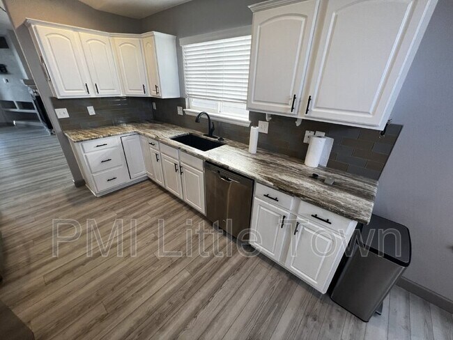 Foto del edificio - 10647 W Bellwood Pl