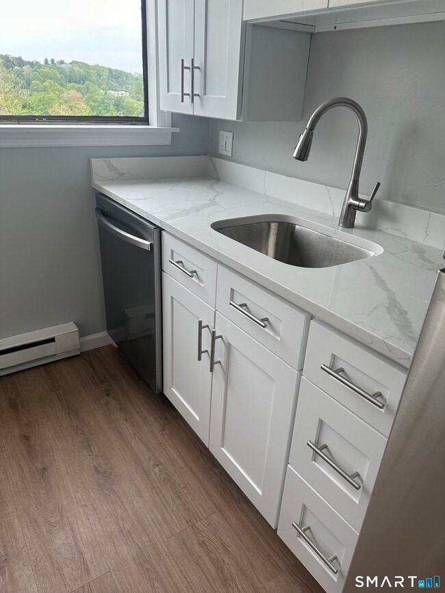 Building Photo - 5 Nabby Rd