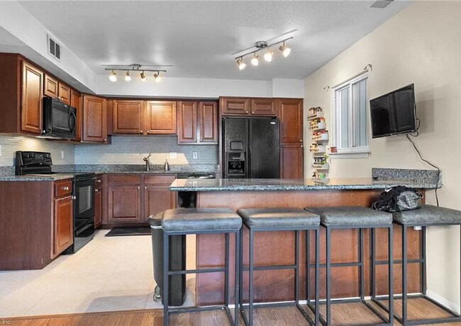 Building Photo - 745 Alder Cir