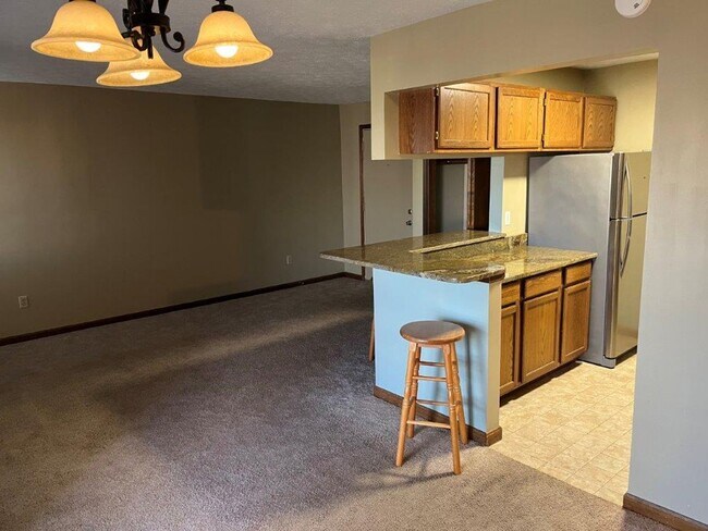 Building Photo - Lovely Wildwood Condo