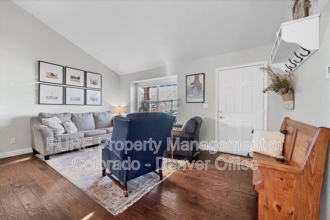 Building Photo - 2866 Fernwood Pl