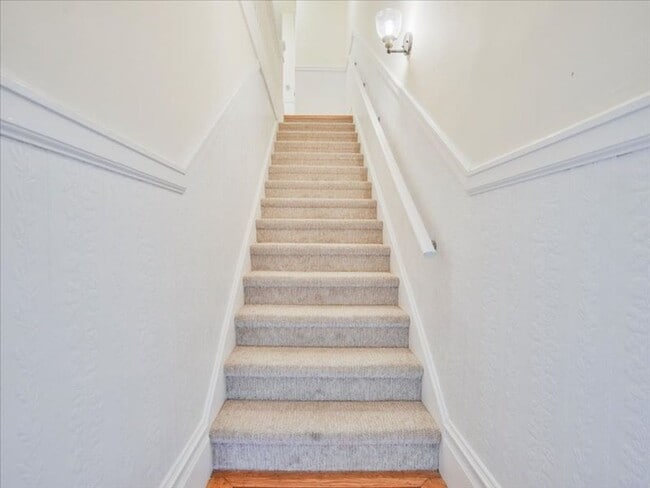 Building Photo - Quintessential San Francisco Nob Hill Flat...