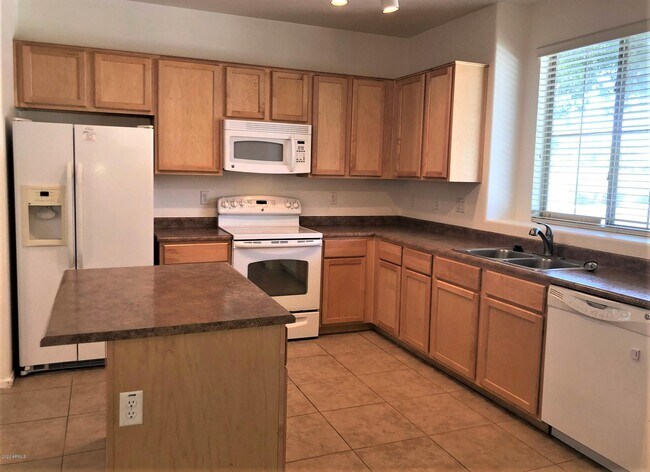 Foto del edificio - 3707 E Kristal Way